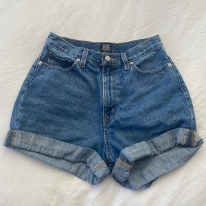 Women’s 27 Urban Outfitters: Mom High Rise Jean Short